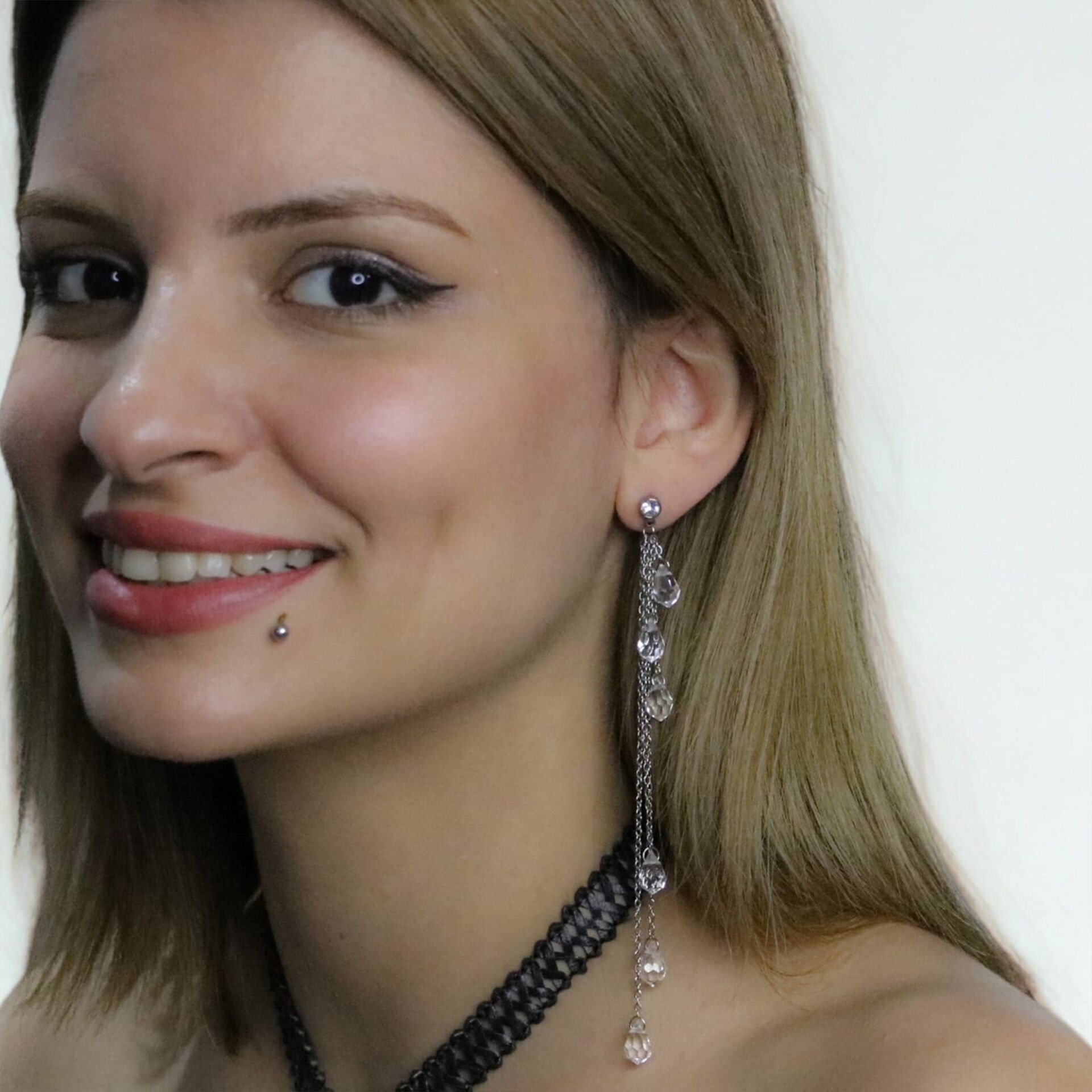 Salkım Kristal Taşlı Gümüş Renk Uzun Zincir Detaylı 316L Cerrahi Çelik Piercing
