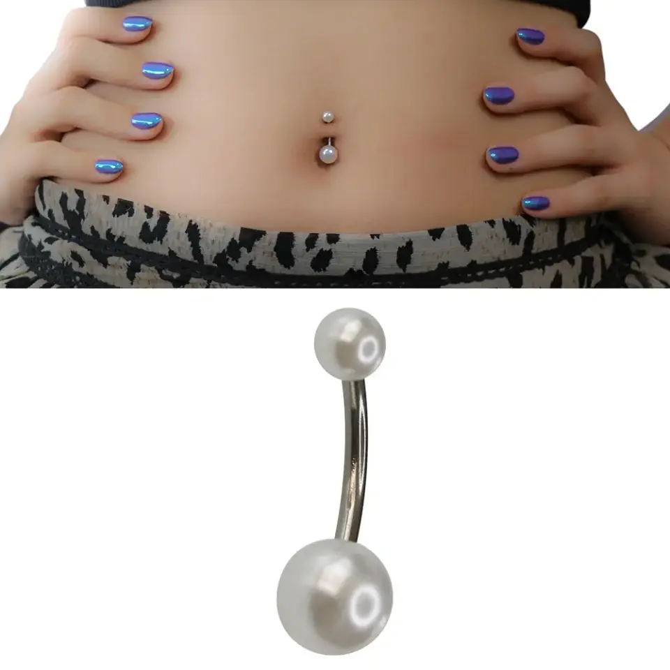 İnci Model 316L Cerrahi Çelik Gümüş Renk Göbek Piercing İnci Detayı ve Yüzey Parlaklığı