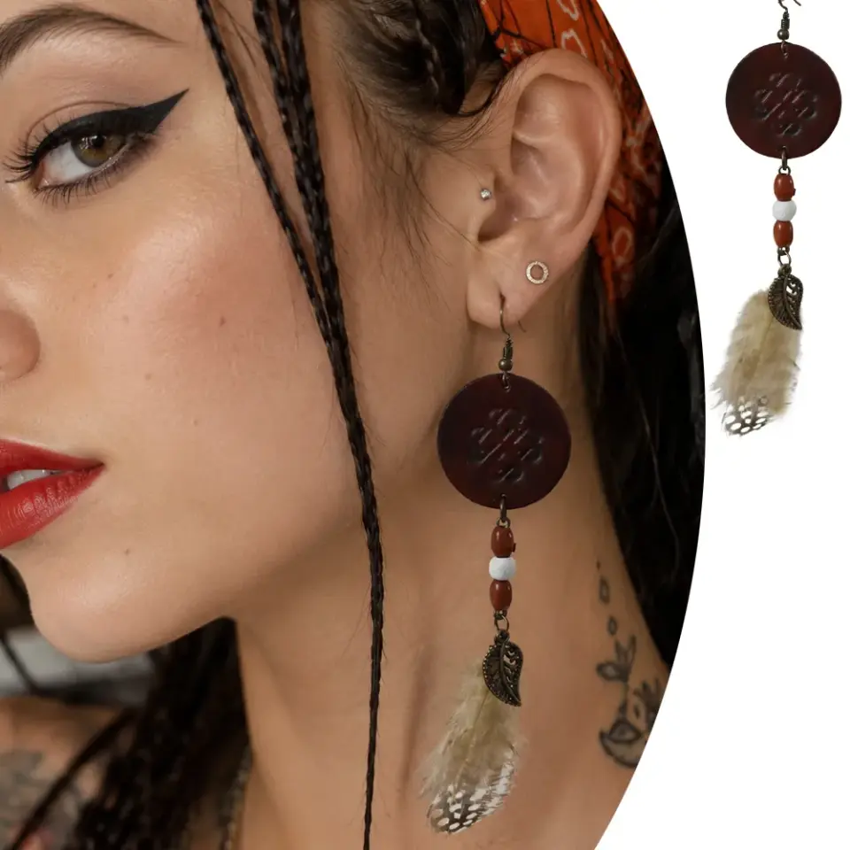 Antik sarı metal parçalı ve ahşap boncuklu el yapımı deri küpe boho model aksesuarları