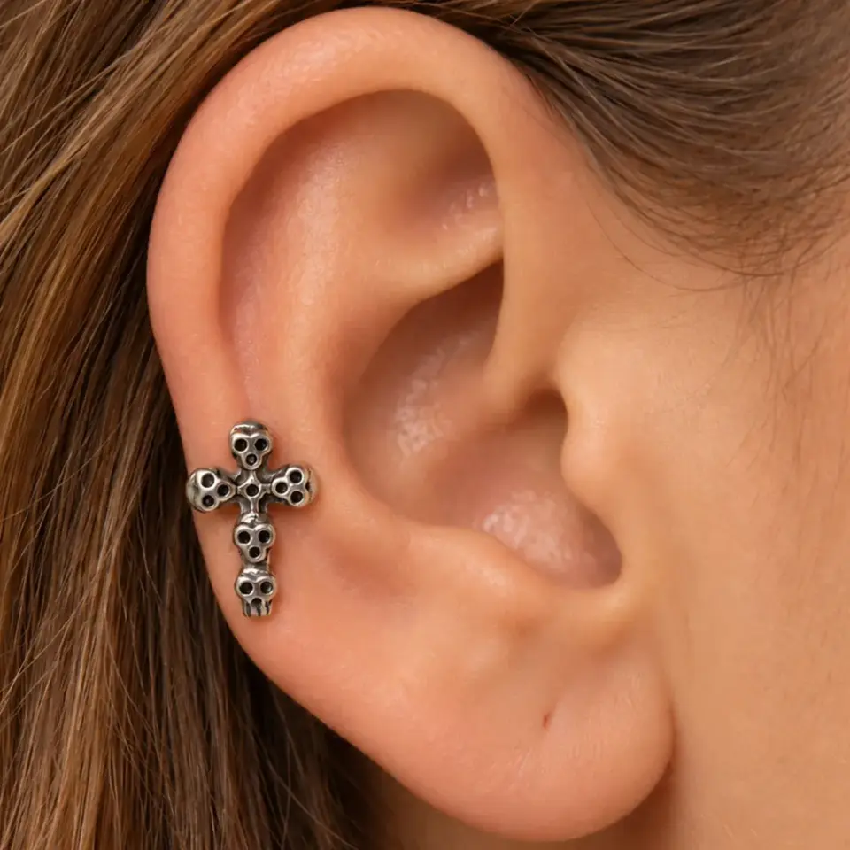 gumus-kurukafa-hac-helix-piercing