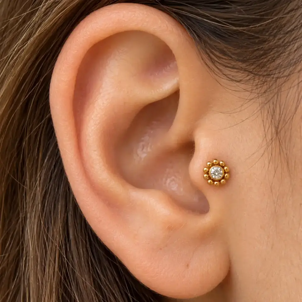 gold-papatya-tragus-piercing