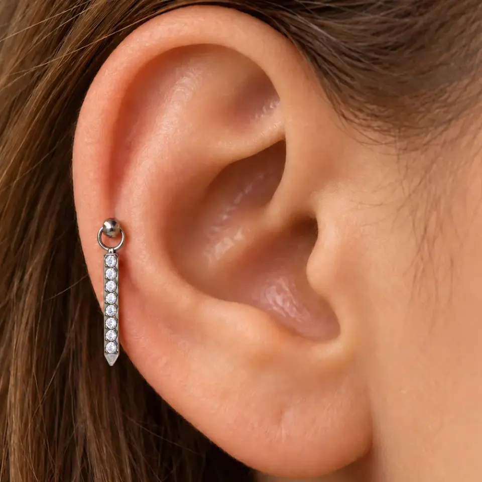 tasli-cubuk-sallantili-gumus-helix-piercing