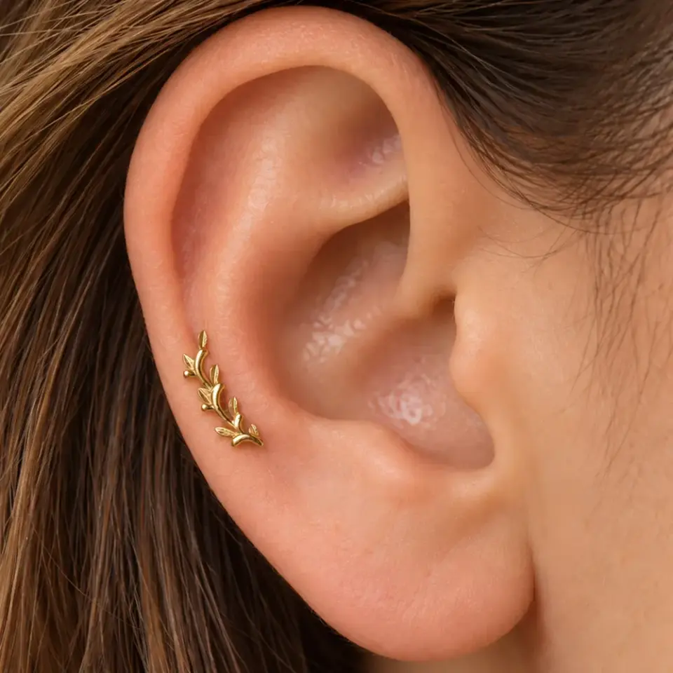 zeytin-dali-gold-tragus-piercing