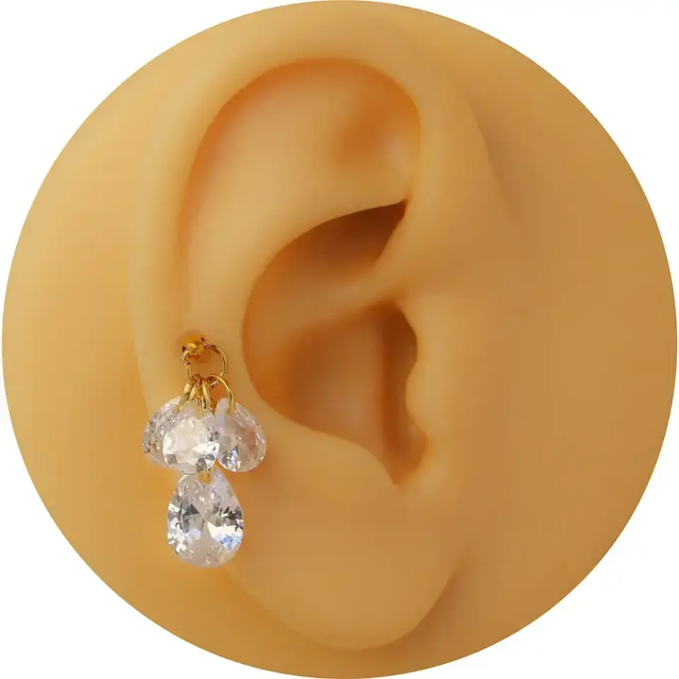 Tragus ve Helix kombinleri için şelale görünümlü altın rengi piercing