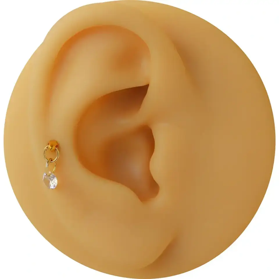 Gold dolunay zirkon taşlı helix kıkırdak piercing modern kulak kombin önerisi