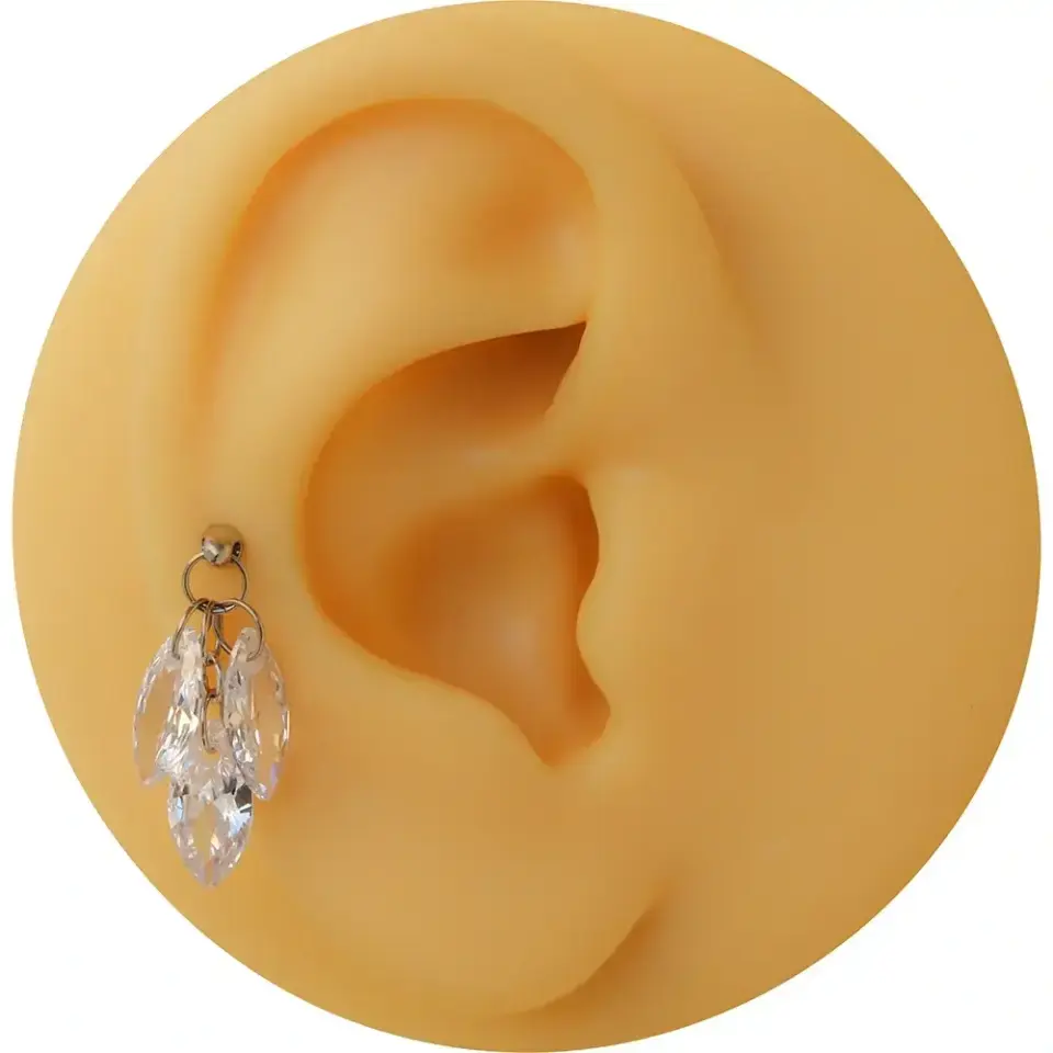 Tragus helix ve kıkırdak bölgeleri için gümüş rengi piercing takısı