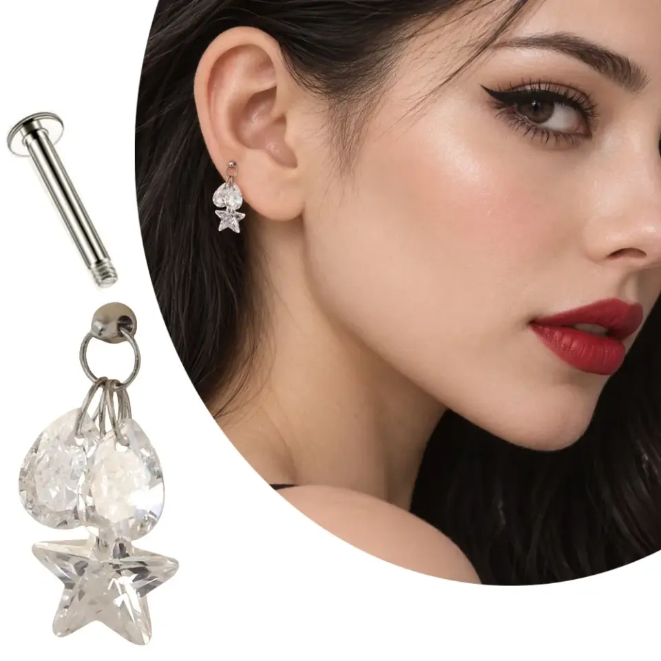 Gümüş renkli zirkon taşlı yıldız ve damla tragus piercingin gerçek kadında gösterimi