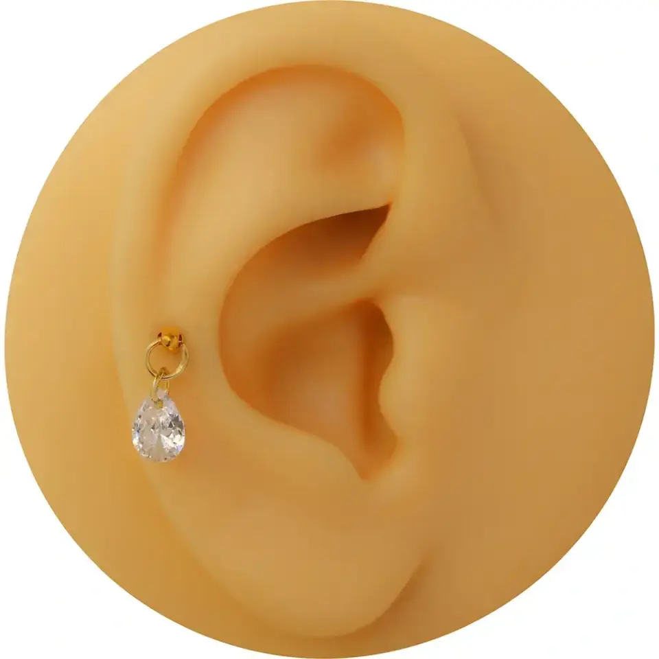 Işıltılı damla zirkon taşlı gold helix kıkırdak piercing kombin önerisi
