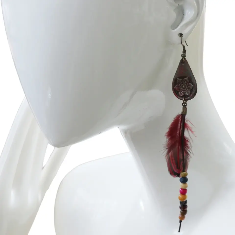 Boho ve bohem tarza uygun çok renkli ahşap boncuklu etnik el yapımı deri küpe
