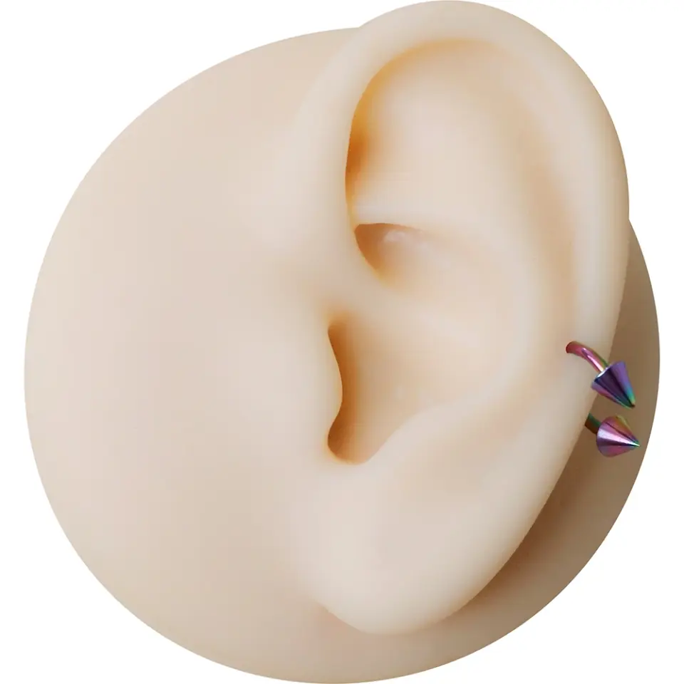 Burun ve septum bölgesinde sergilenen gökkuşağı kararmayan spike burun dudak kıkırdak piercing