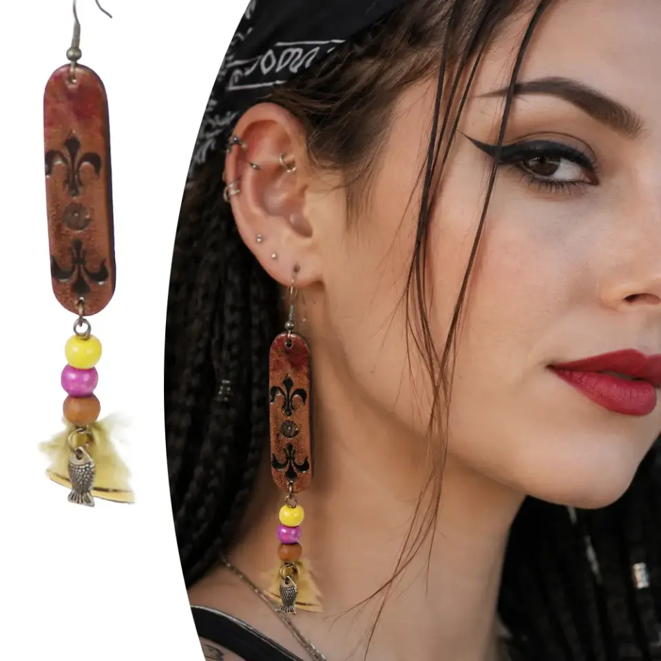Antik sarı kancalı ve zambak motifli etnik el yapımı deri küpe 1010-L
