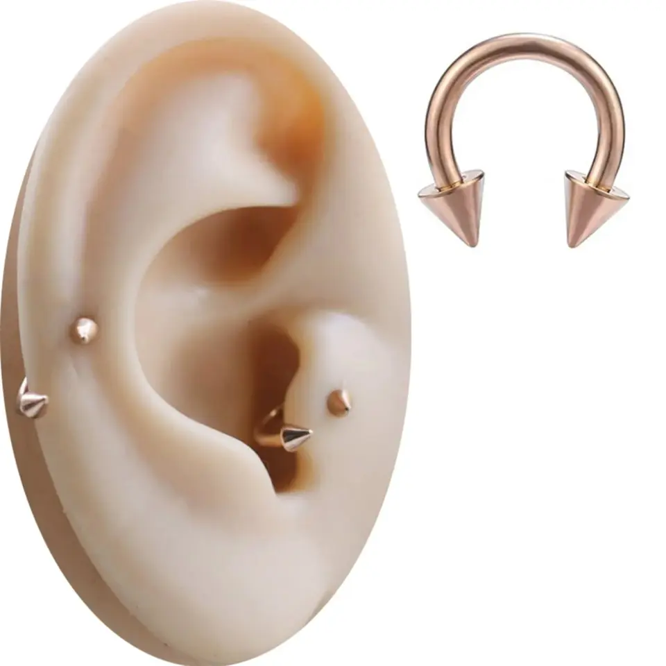 Burun ve helix bölgesinde sergilenen rose kararmayan spike burun dudak kıkırdak piercing