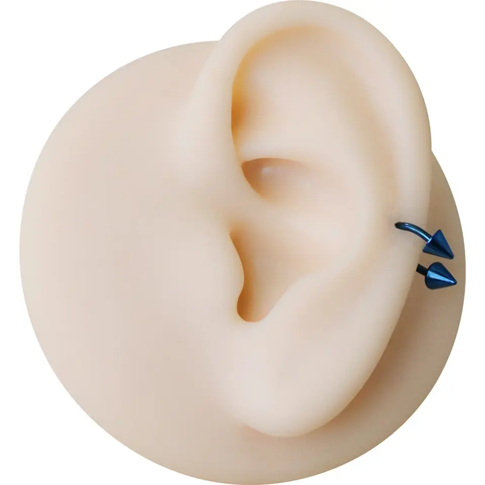 Burun ve helix bölgesinde sergilenen mavi kararmayan spike burun dudak kıkırdak piercing