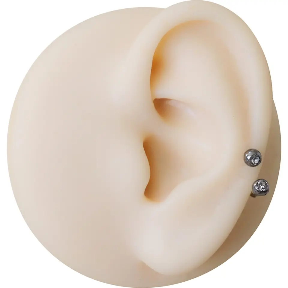 Burun ve helix bölgesinde sergilenen gümüş kararmayan taşlı burun dudak kıkırdak piercing