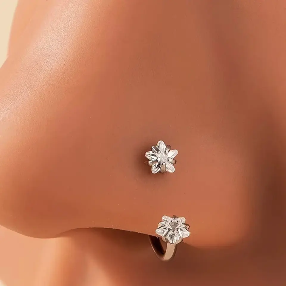 Dudak ve septum bölgesinde sergilenen yıldız taşlı kararmayan dudak burun kıkırdak piercing