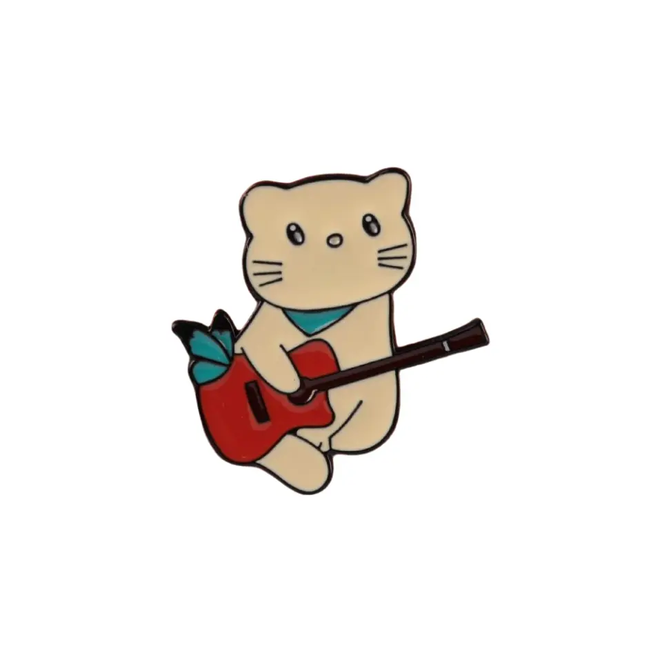 Kırmızı gitar çalan sevimli kedi figürlü mineli rozet