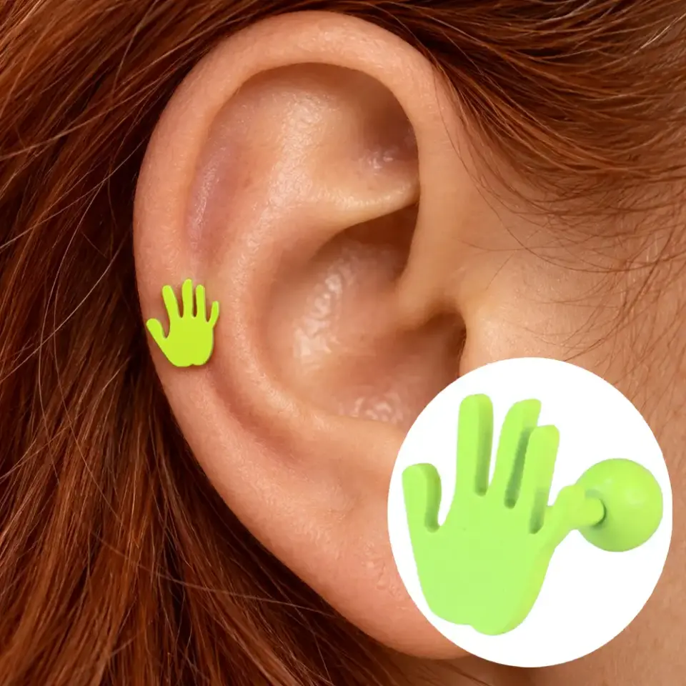 sari-dur-helix-piercing