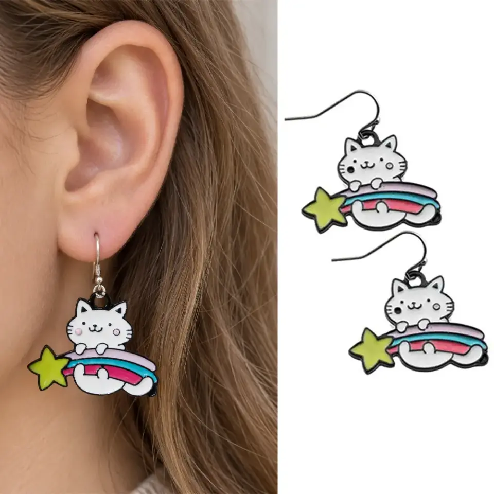 gokkusagi-uzerinde-kedi-figurlu-renkli-mineli-sallantili-kupe