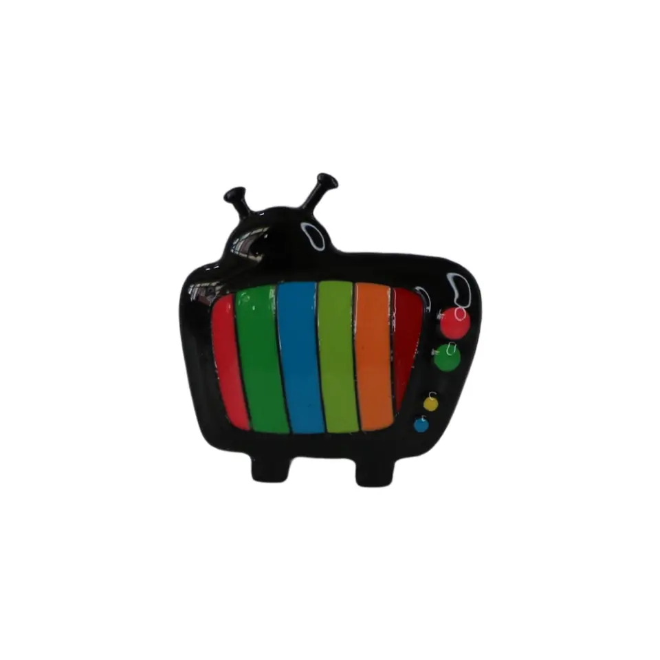 Retro Televizyon İğneli Rozet – Renkli Tasarım Çanta ve Ceket Aksesuarı