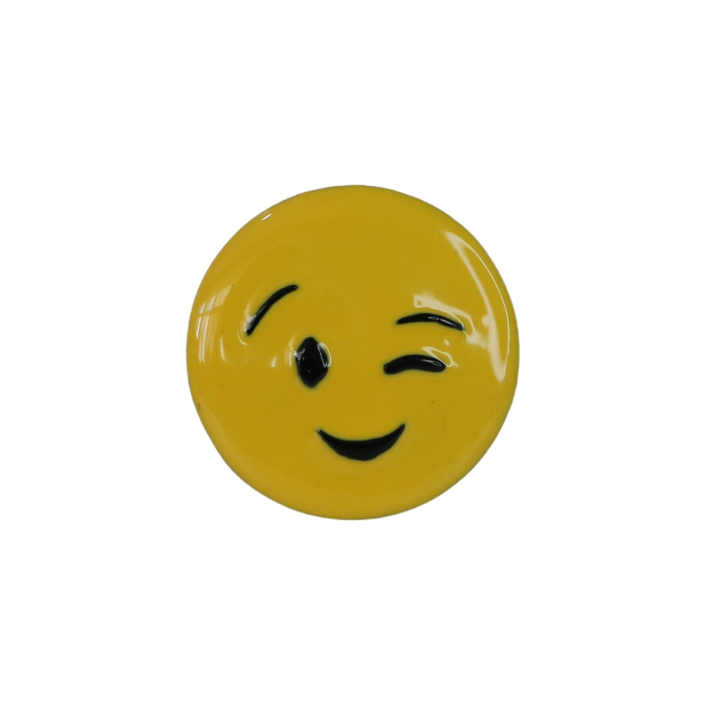 Sarı renkli göz kırpan emoji tasarımlı metal iğneli rozet, alternatif ceket ve sırt çantası aksesuarı