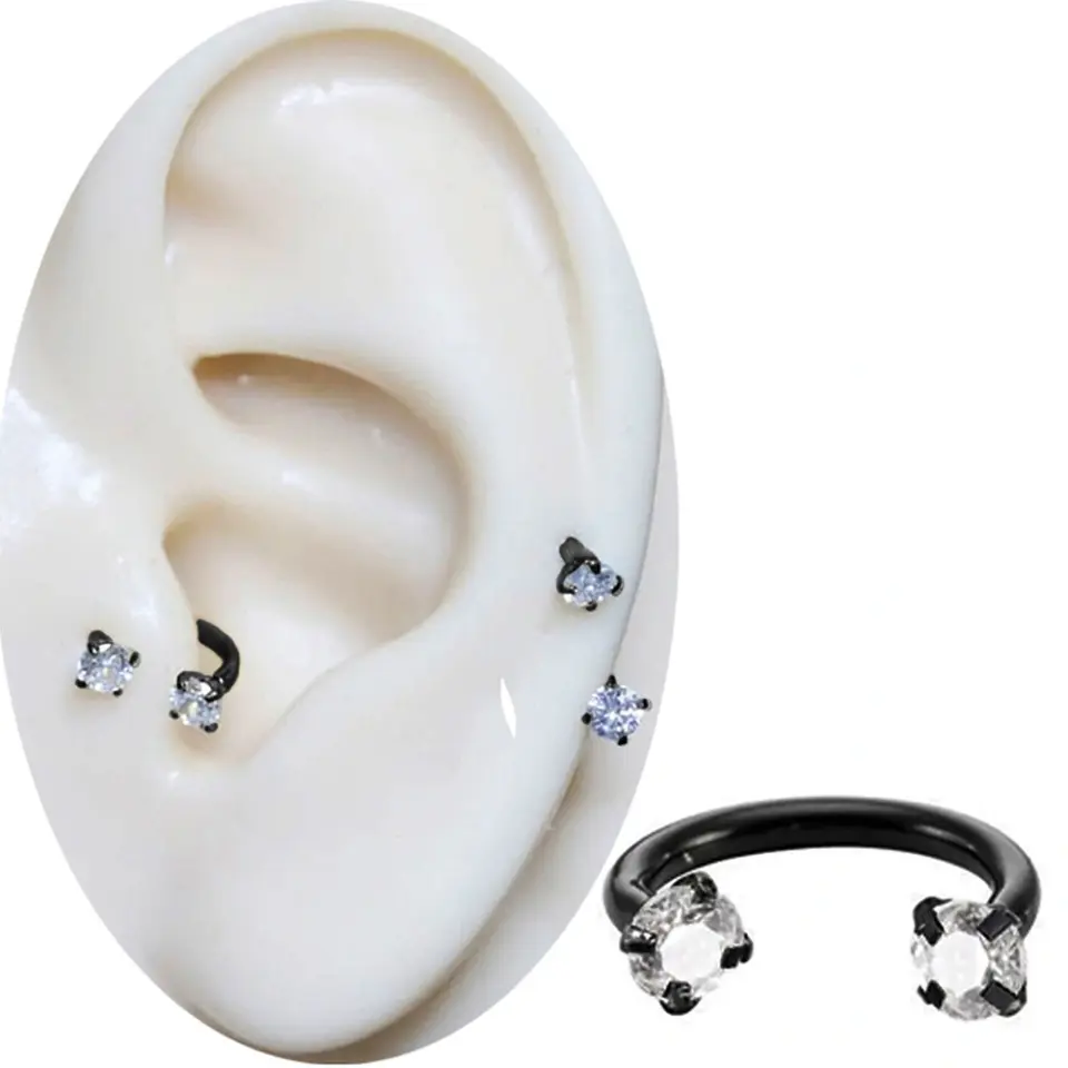 Dudak ve septum bölgesinde sergilenen siyah kararmayan zirkon taşlı dudak burun kıkırdak piercing