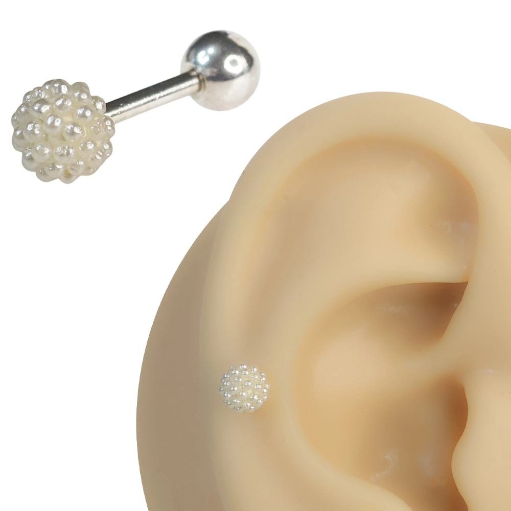 Kulak üzerinde sergilenen 316L cerrahi çelik gümüş renkli mini inci helix kıkırdak piercing