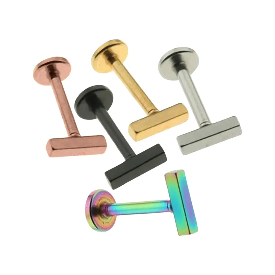 Kulak üzerinde sergilenen 316L cerrahi çelik flatback çubuk tasarım tragus helix dudak piercing