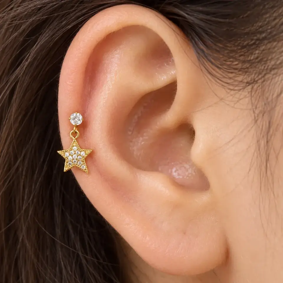 Zirkon taşlı sallantılı yıldız objeli tragus helix kıkırdak piercing