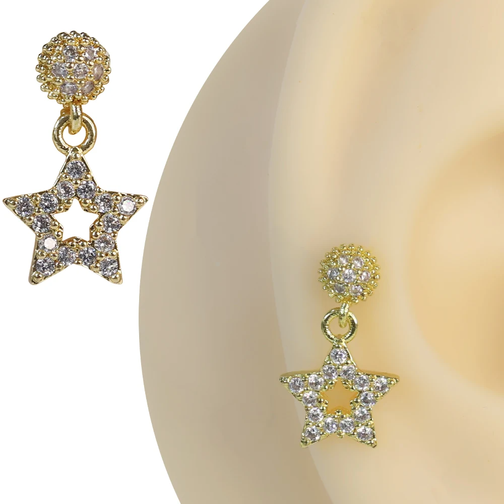 Kulağa takılmış taşlı top ve içi boş yıldız sallantılı tragus helix kıkırdak piercing kıkırdakta görünüşü