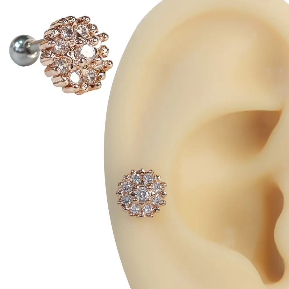 Kulak üzerinde sergilenen zirkon taşlı güneş figürlü rose helix kıkırdak piercing