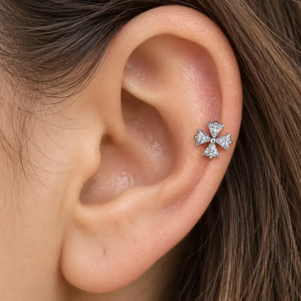 tragus-helix-kikirdak-piercing-kulak-durusu