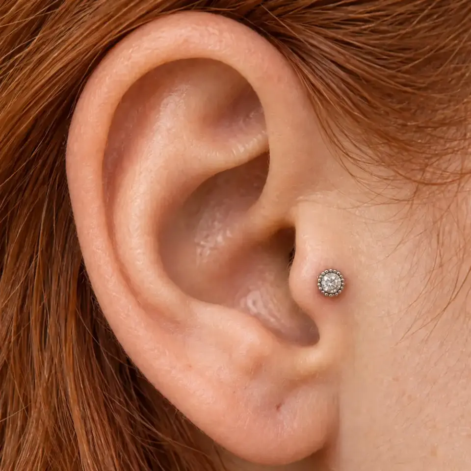 ayin-gozu-tragus-piercing