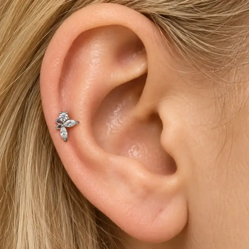 melek-kanadi-helix-piercing