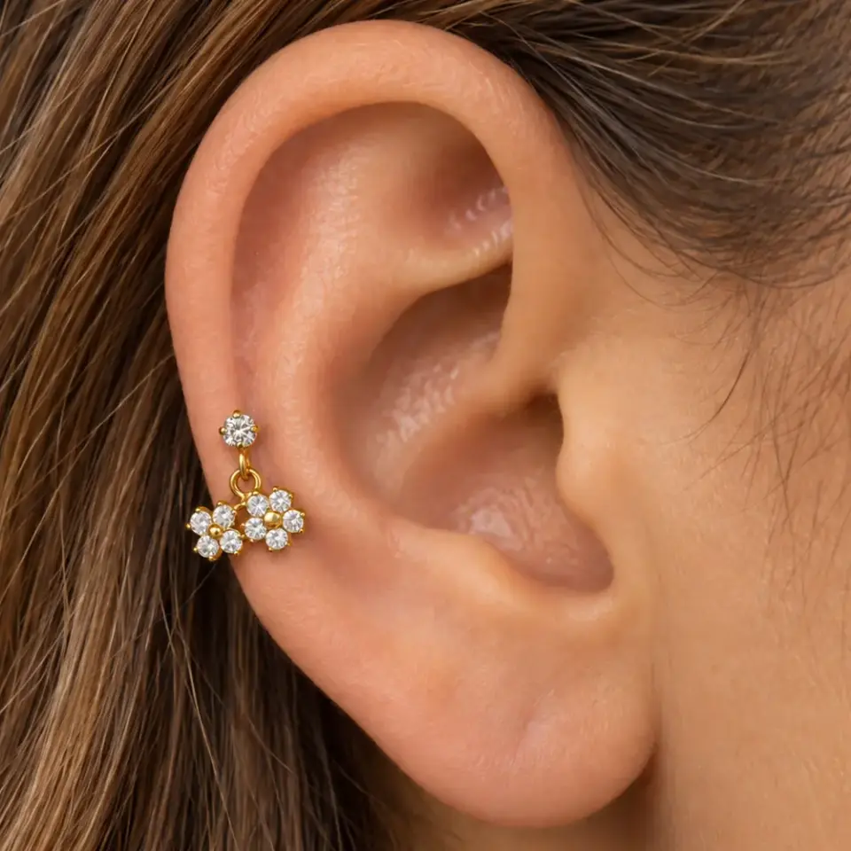 isik-bahcesi-helix-piercing