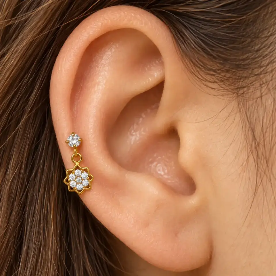 yasam-cicegi-helix-piercing