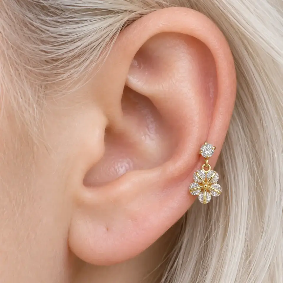 Bahar Muskası Figürlü Zirkon Taşlı Altın Rengi Çelik Tragus Helix Kıkırdak Piercing