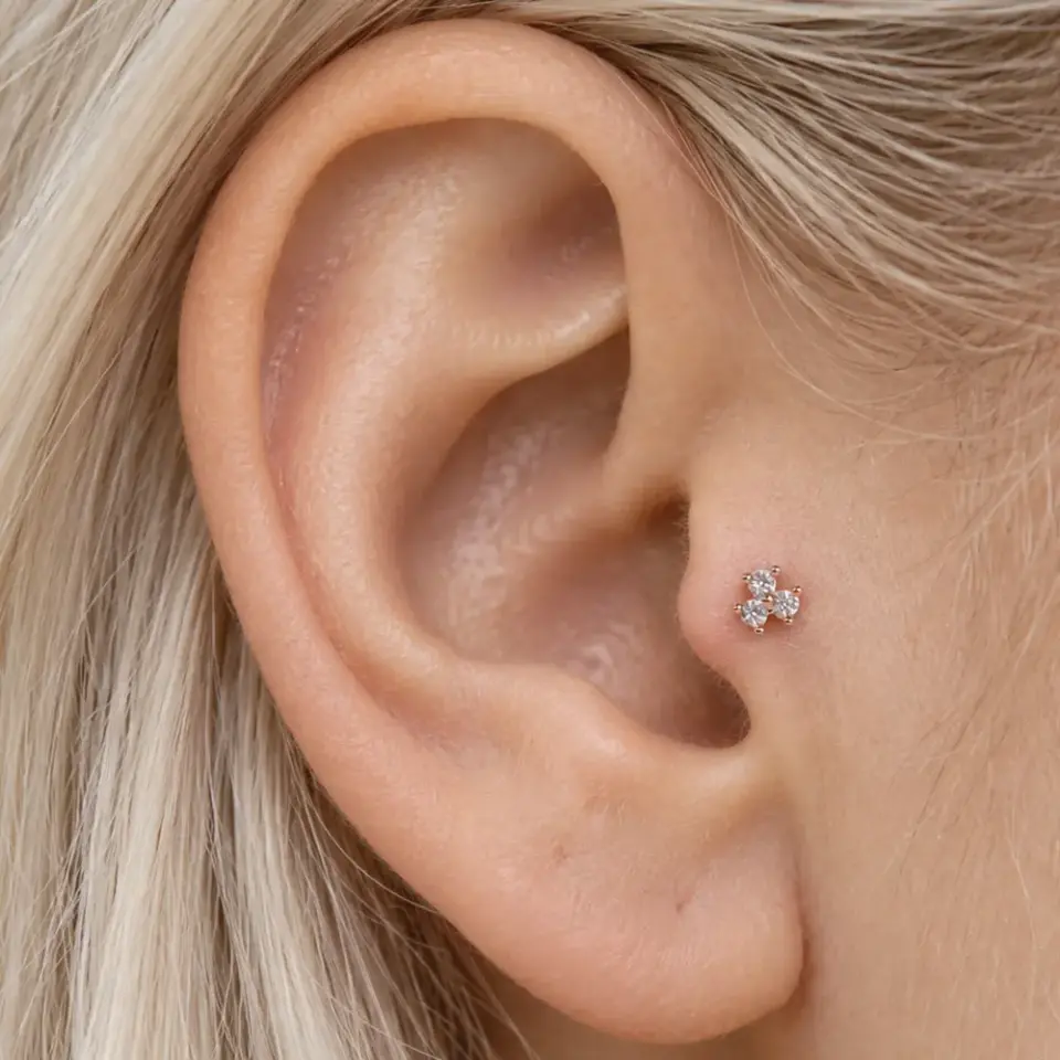 isik-uclemesi-tragus-piercing