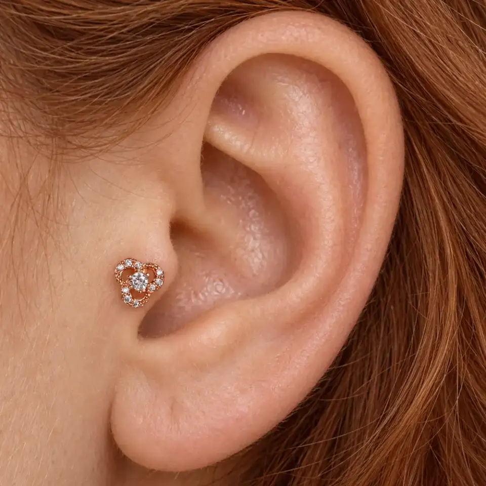 gul-buketi-tragus-piercing