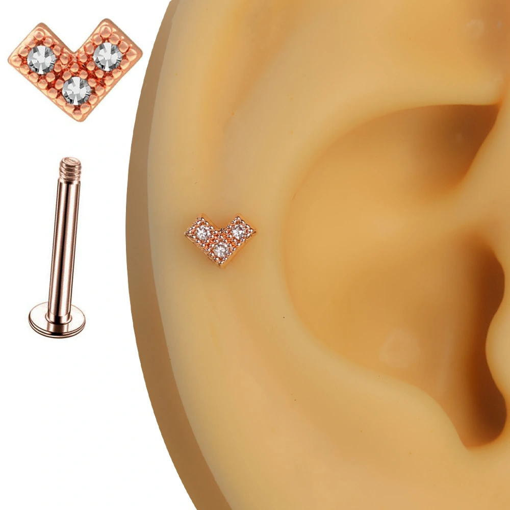 Rose gold aşk ışıklısı kalp zirkon taşlı tragus helix kıkırdak piercing kulak üzerindeki zarif duruşu