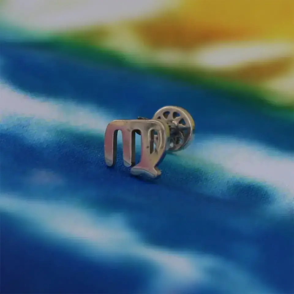 316L anti-alerjik cerrahi çelik başak burcu kıkırdak küpesi detayı