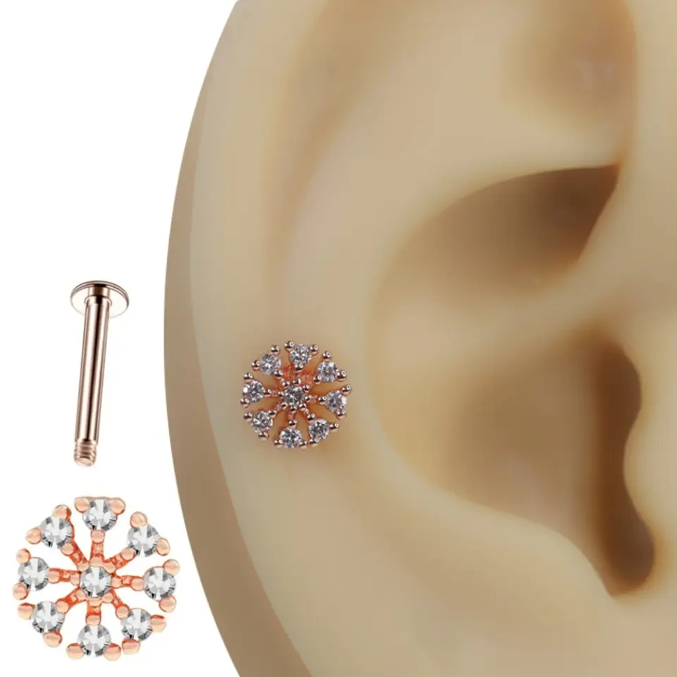 316L cerrahi çelik bar yapısına sahip kristal model zirkon taşlı tragus helix kıkırdak piercing detay çekimi