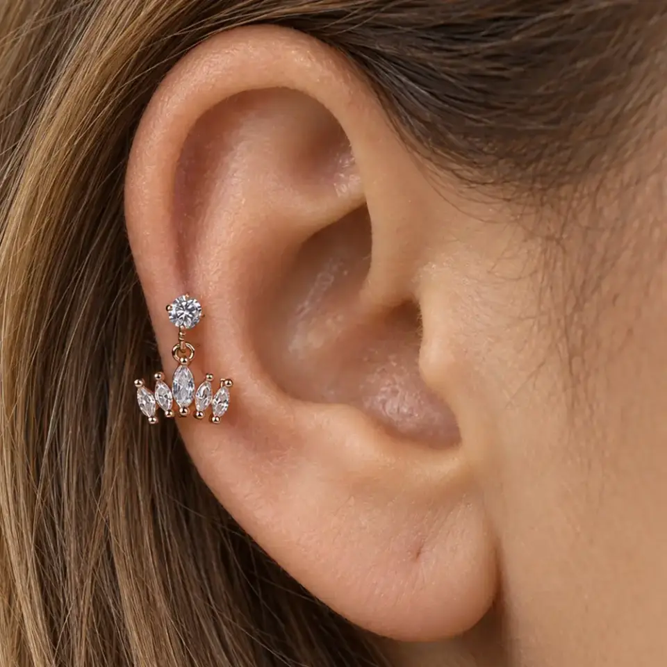 markiz-tasli-helix-piercing-kulakta-durusu