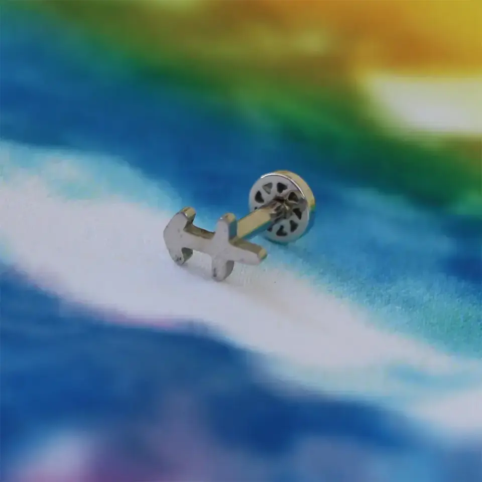 Yay burcu tragus piercing flatback