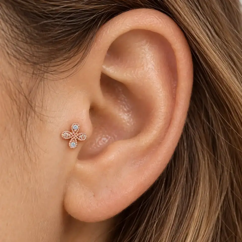 yonca-tragus-piercing-kulakta-durusu