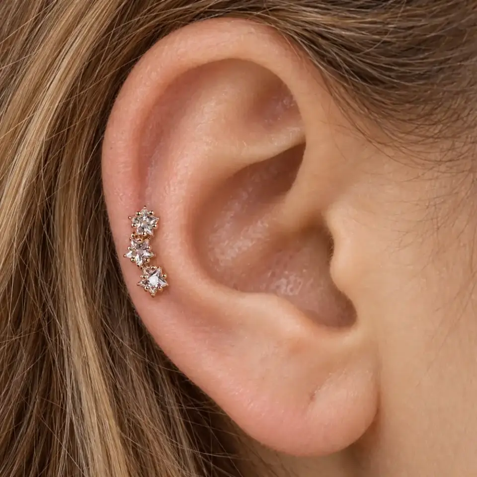 rose-uc-yildiz-helix-piercing-kulakta-durusu