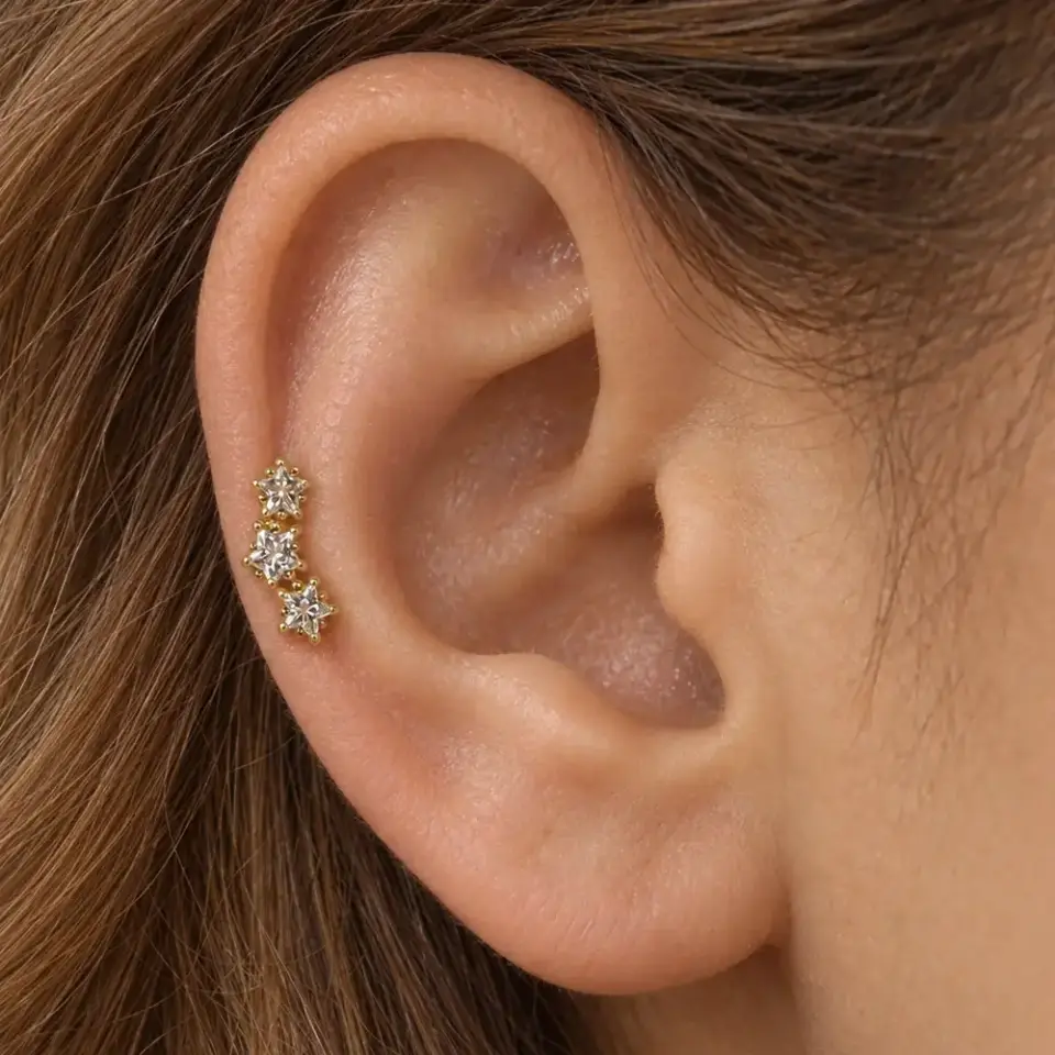 gold-uc-yildiz-helix-piercing-kulakta-durusu
