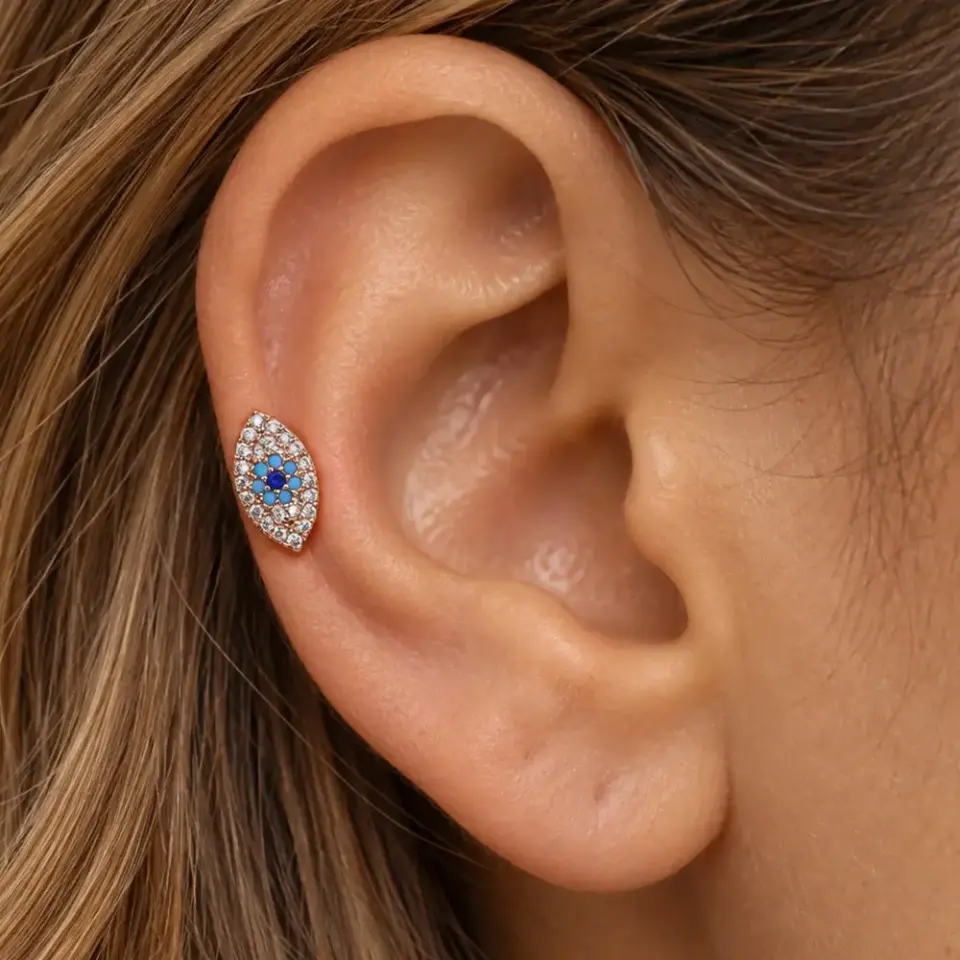 rose-goz-helix-piercing-kulakta-durusu