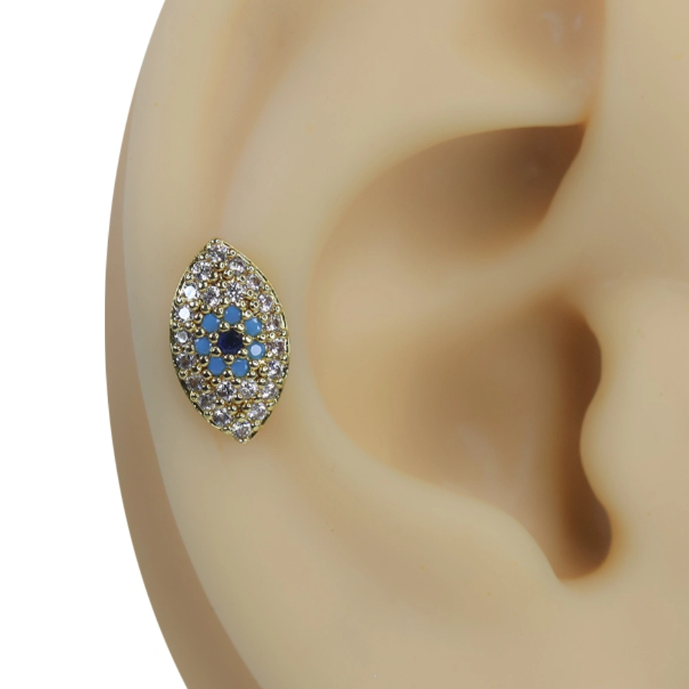 Altın rengi parlayan göz zirkon taşlı mistik tragus helix kıkırdak piercing kulak üzerindeki şık ve parıltılı duruşu