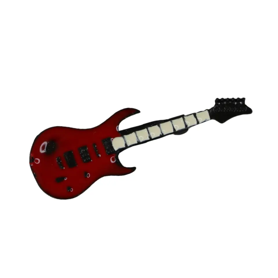 Sırt çantası ve deri ceket süslemesi için bordo kırmızı elektro gitar model alternatif tarz iğneli rozet tasarımı
