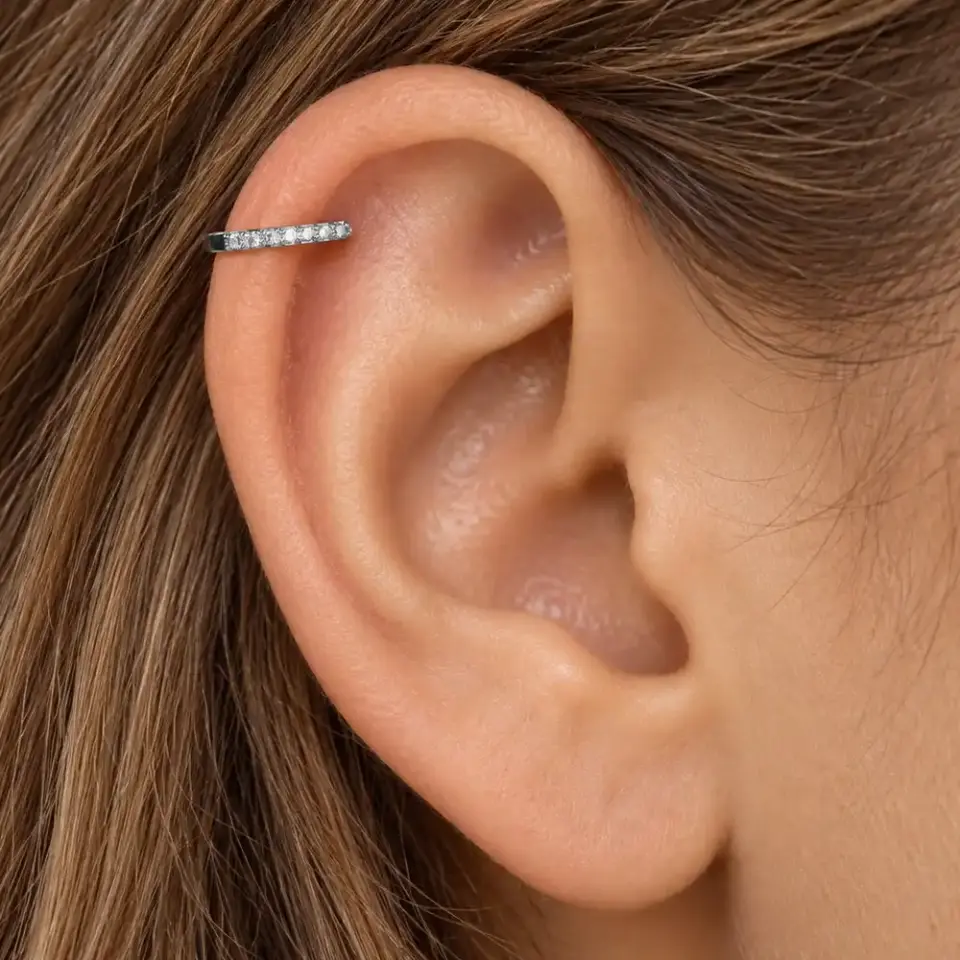 isik-seli-gumus-sikistirma-kikirdak-piercing-kulakta-durusu